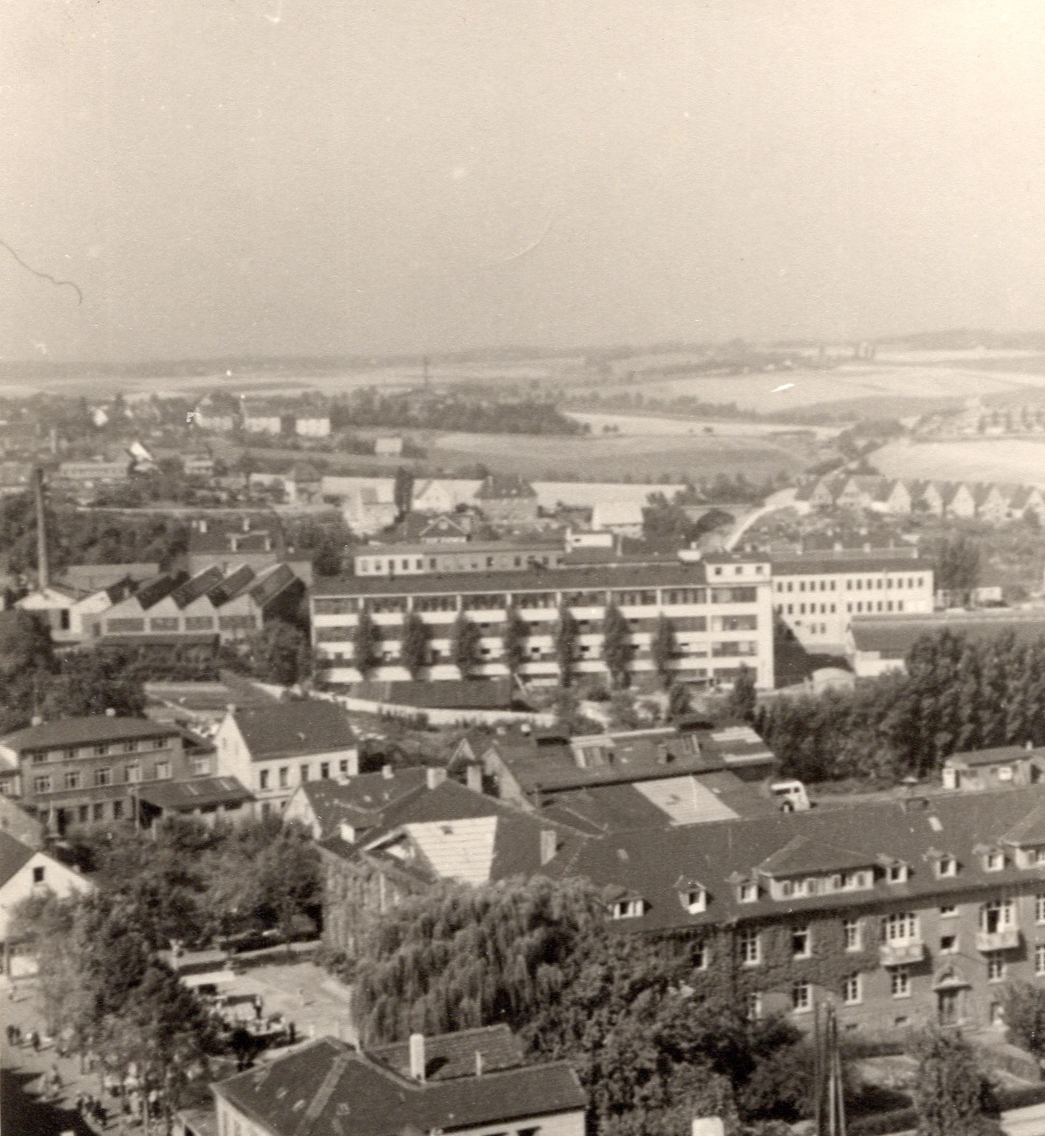 Kiekert AKS im Vordergrund Rathaus Stadtmitte vor 1950 StaH 699