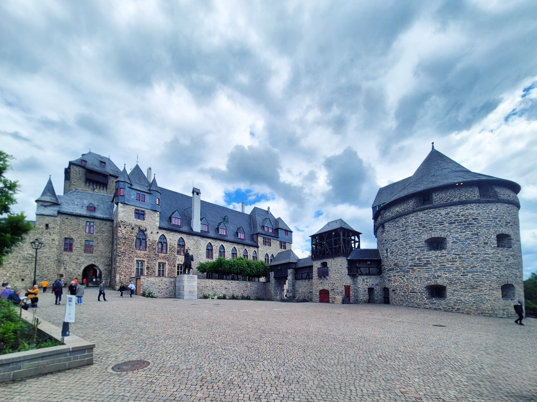 Studienfahrt: "Museum Plagiarius in Solingen und Schloss Burg in Wermelskirchen"
